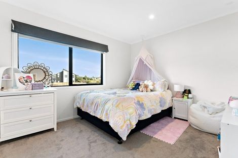 Photo of property in 41 Konoba Avenue, Kumeu, 0810