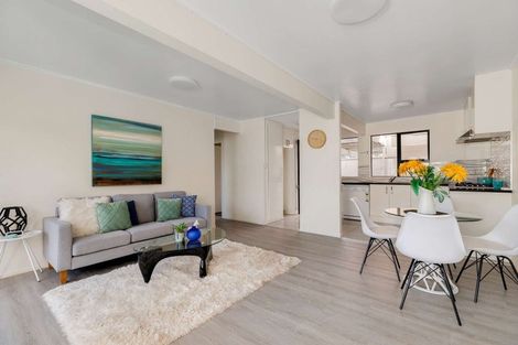 Photo of property in 2/11 Overton Road, Papatoetoe, Auckland, 2025