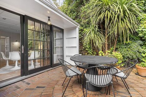 Photo of property in 41 Wadestown Road, Wadestown, Wellington, 6012