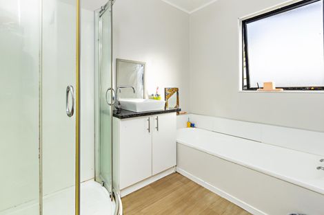 Photo of property in 3/22 Barneys Farm Road, Clendon Park, Auckland, 2103