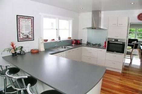 Photo of property in 41 Collins Avenue, Tawa, Wellington, 5028