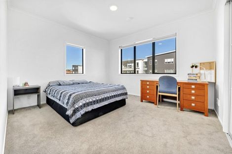 Photo of property in 10/11 Carlos Drive, Flat Bush, Auckland, 2016