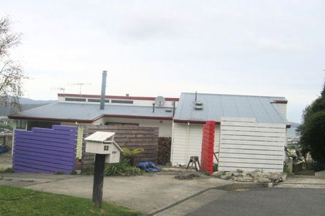 Photo of property in 2/22 Walnut Way, Maungaraki, Lower Hutt, 5010