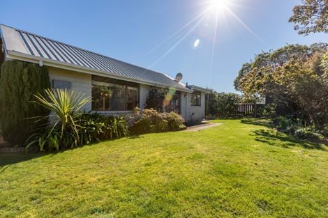 Photo of property in 1 Rewarewa Crescent, Waikanae, 5036