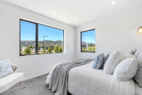 Photo of property in 16 Wooing Tree Avenue, Cromwell, 9310