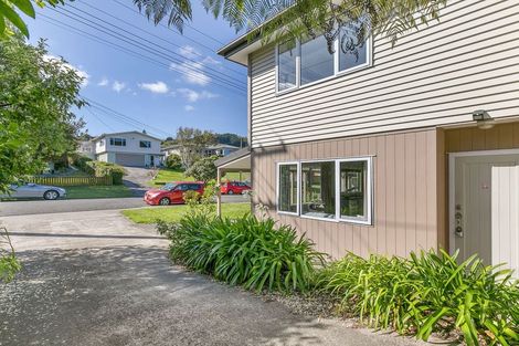 Photo of property in 2/19 Ranui Terrace, Tawa, Wellington, 5028