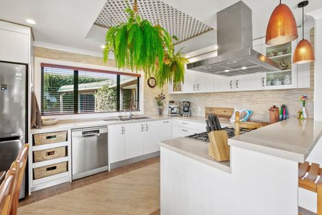 Photo of property in 128 Wairau Road, Oakura, 4314