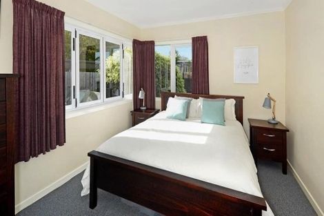 Photo of property in 1/33 Sunnyhaven Avenue, Beach Haven, Auckland, 0626