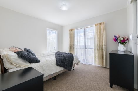 Photo of property in 17 Adam Sunde Place, Glen Eden, Auckland, 0602