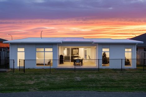 Photo of property in 4 Jeffs Way, Papamoa Beach, Papamoa, 3118