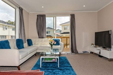 Photo of property in 11 Manatu Lane, Kelston, Auckland, 0602