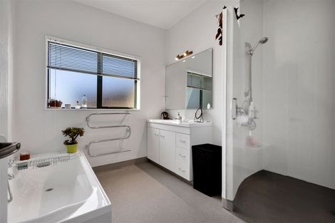 Photo of property in 93 Parklands Avenue, Bell Block, New Plymouth, 4312