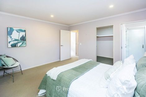 Photo of property in 10 Mcewen Crescent, Riverstone Terraces, Upper Hutt, 5018
