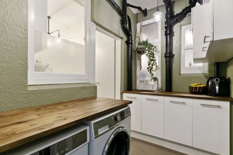 Photo of property in Sunhaven Flats, 262 Oriental Parade, Oriental Bay, Wellington, 6011