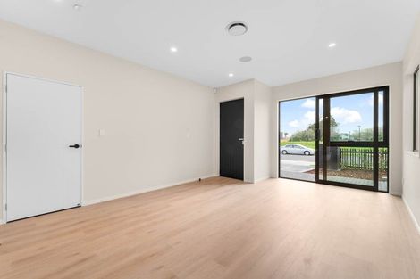 Photo of property in 12 Harbourside Parade, Hobsonville, 0616