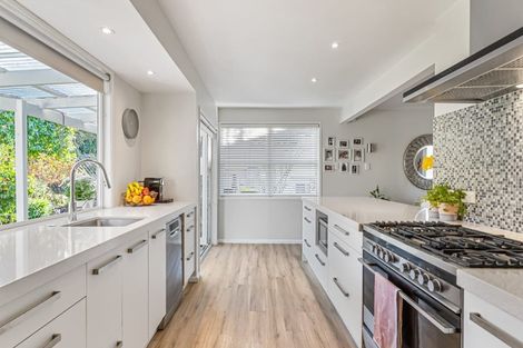 Photo of property in 21 Atkinson Road, Titirangi, Auckland, 0604