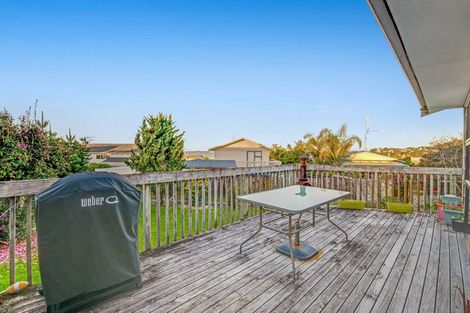 Photo of property in 17 Ngatira Place, Snells Beach, 0920