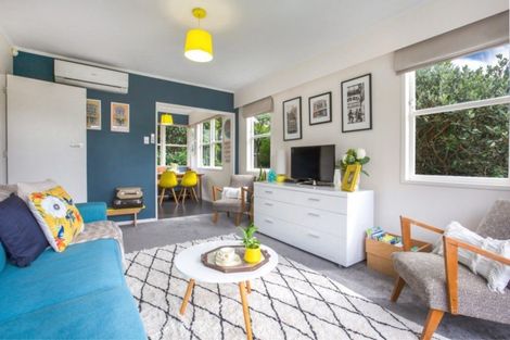 Photo of property in 5 Sunrise Boulevard, Tawa, Wellington, 5028