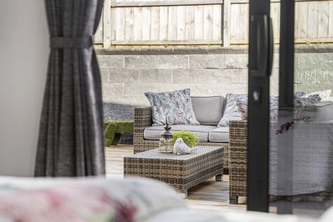 Photo of property in 32 Tahuna Minhinnick Drive, Glenbrook, Waiuku, 2681