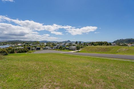 Photo of property in 2 Tinirau Place, Cooks Beach, 3591