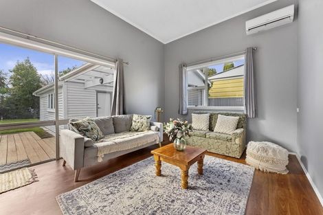 Photo of property in 27 Waldegrave Street, Palmerston North, 4410