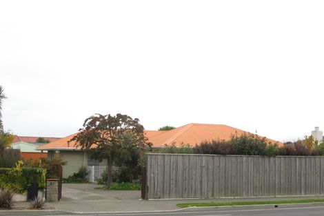 Photo of property in 27 Curletts Road, Sockburn, Christchurch, 8042