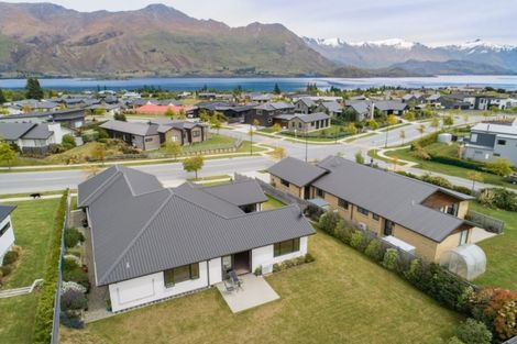 Photo of property in 32 Infinity Drive, Wanaka, 9305