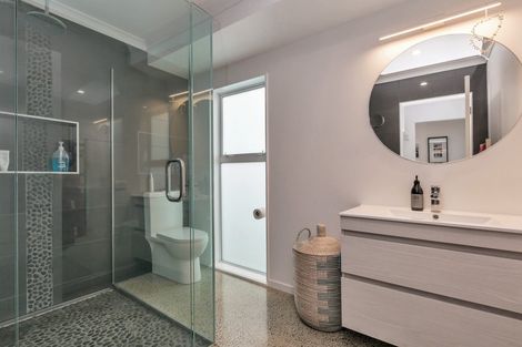 Photo of property in 40 Kowi Lakes Drive, One Tree Point, 0118