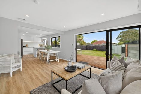 Photo of property in 15 Oakfield Street, Burnside, Christchurch, 8053