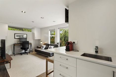 Photo of property in 3 Augusta Place, Forrest Hill, Auckland, 0620