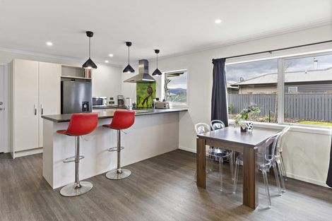 Photo of property in 1 Routhan Way, Carterton, 5713