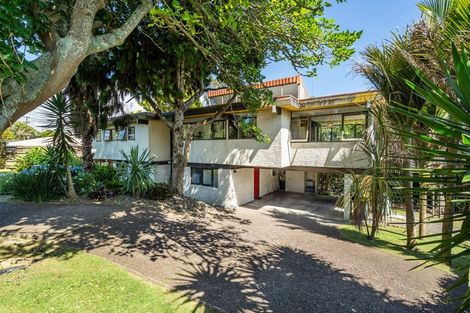 Photo of property in 2/30 Browns Bay Road, Rothesay Bay, Auckland, 0630