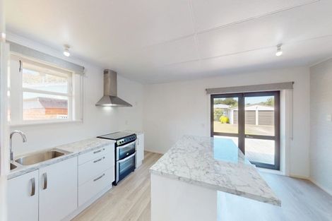 Photo of property in 41 Ellesmere Crescent, Highbury, Palmerston North, 4412