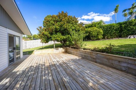 Photo of property in 3 Idyll Place, Northcross, Auckland, 0632