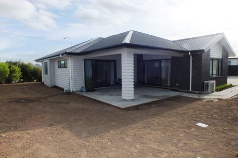 Photo of property in 5 Syd Grant Crescent, Orewa, 0931