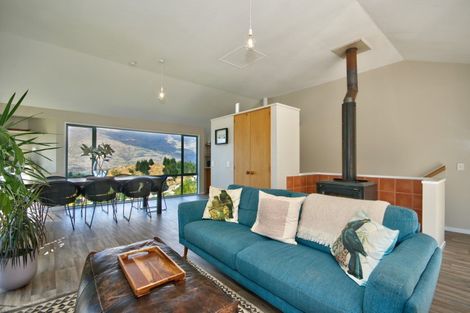 Photo of property in 10a Caples Place, Fernhill, Queenstown, 9300