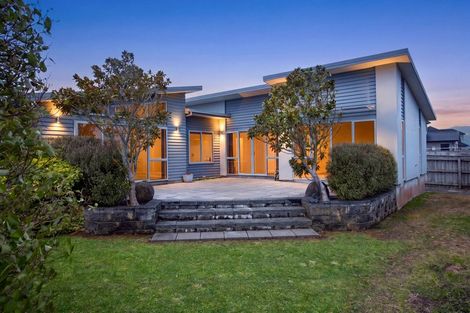Photo of property in 2 Nelson Avenue, Aotea, Porirua, 5024