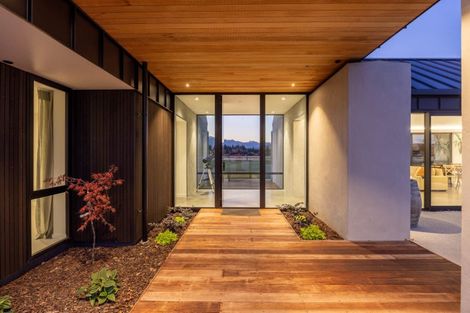 Photo of property in 10 Little Orchard Way, Wanaka, 9382