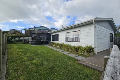 Photo of property in 68 Waiwaka Terrace, Strandon, New Plymouth, 4312