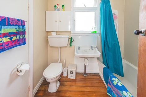 Photo of property in 64 Great North Road, Saint Johns Hill, Whanganui, 4500