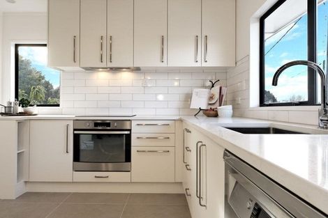 Photo of property in 2/7 Te Atatu Road, Te Atatu South, Auckland, 0610