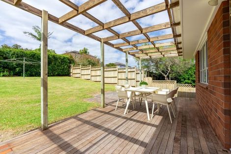 Photo of property in 1 Phillip Parade, Forrest Hill, Auckland, 0620