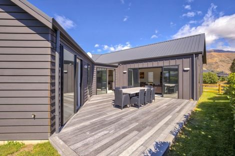 Photo of property in 2a Niger Street, Wanaka, 9305