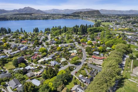 Photo of property in 21 Heuchan Lane, Wanaka, 9305