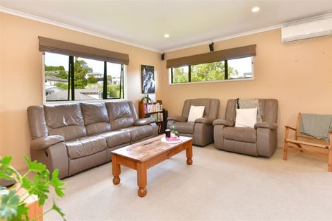 Photo of property in 33a Kia Ora Road, Beach Haven, Auckland, 0626