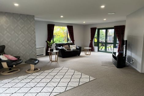 Photo of property in 21 Thornwood Place, Redwood, Christchurch, 8051