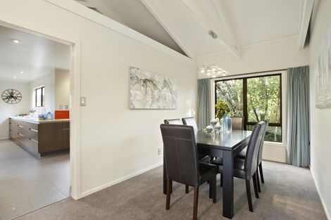 Photo of property in 24 Atarua Gardens, Waiatarua, Auckland, 0604