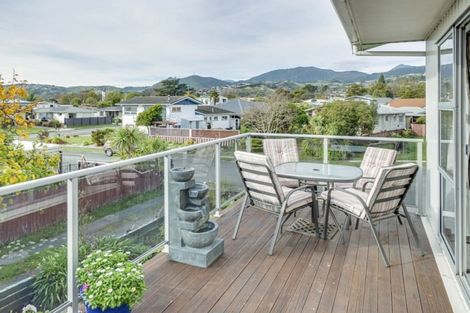 Photo of property in 10 Cornwall Place, Karaka, Papakura, 2113