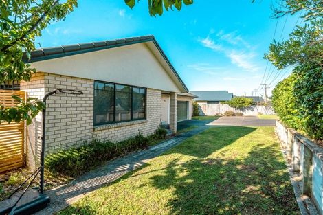 Photo of property in 98 Rototuna Road, Rototuna, Hamilton, 3210