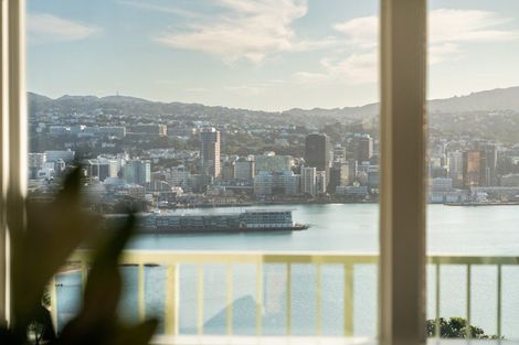 Photo of property in 37 The Crescent, Roseneath, Wellington, 6011